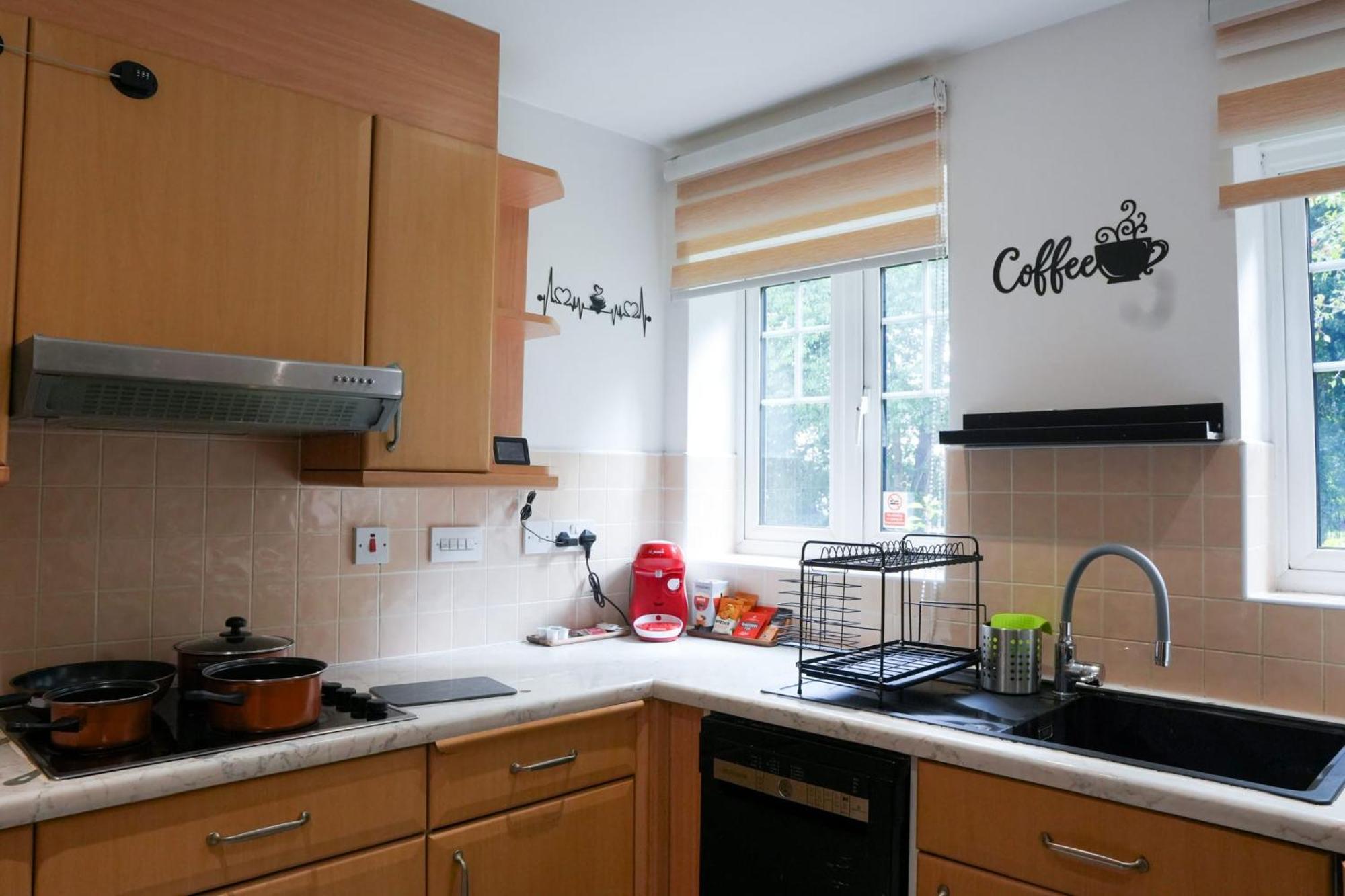 Whole 2-Bed Apartment - Contractors, Professionals, Ulez Free, Free Parking, B'Ham City 10Mins Birmingham Luaran gambar