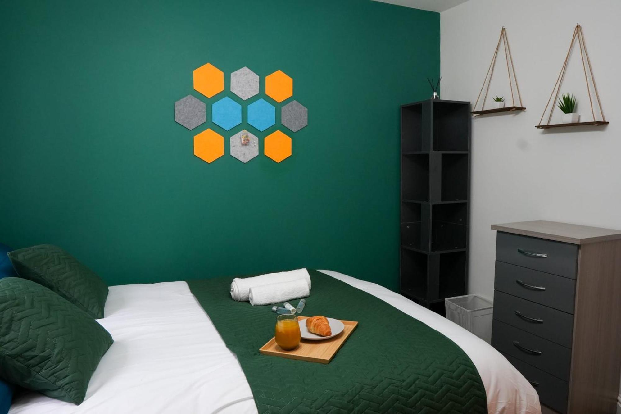 Whole 2-Bed Apartment - Contractors, Professionals, Ulez Free, Free Parking, B'Ham City 10Mins Birmingham Luaran gambar